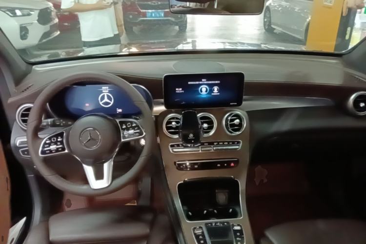 Used Mercedes-Benz GLC 2020 GLC 260 L 4MATIC Luxury Model Center Console