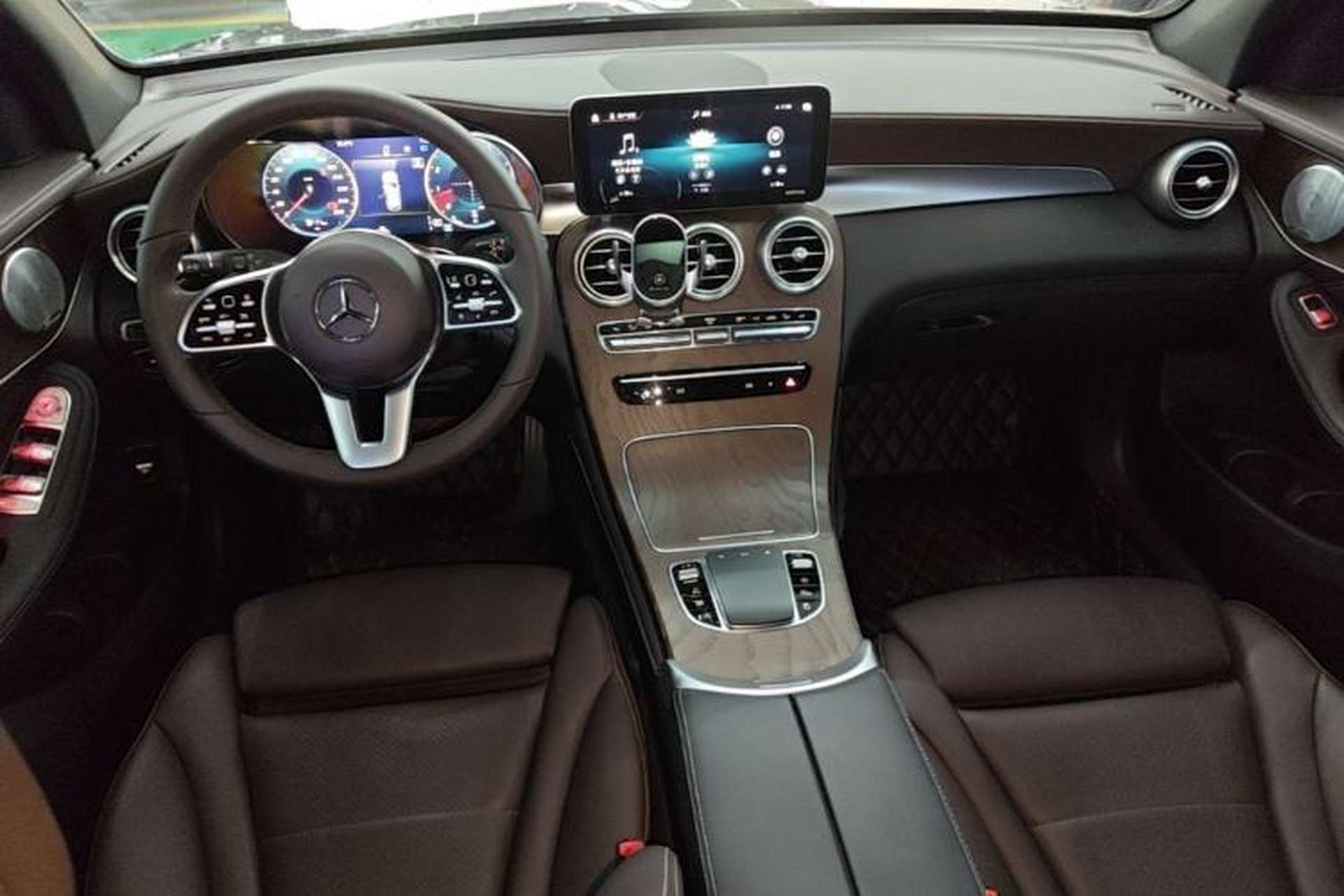 Used Mercedes-Benz GLC 2020 Facelift GLC 300 L 4MATIC Dynamic Edition Center Console