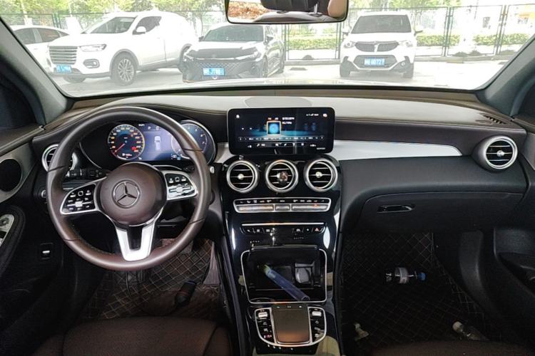 Used Mercedes-Benz GLC 2020 Facelifted GLC 260 L 4MATIC Dynamic Edition Center Console