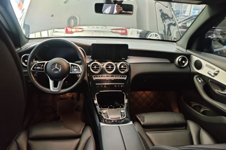 Used Mercedes-Benz GLC 2020 Facelifted GLC 260 L 4MATIC Dynamic Edition Center Console