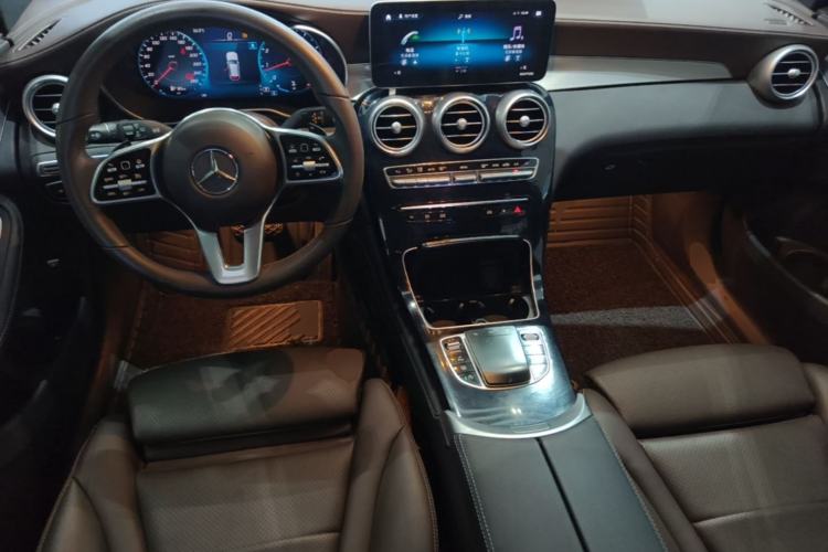 Used Mercedes-Benz GLC 2020 Facelifted GLC 260 L 4MATIC Dynamic Edition Center Console