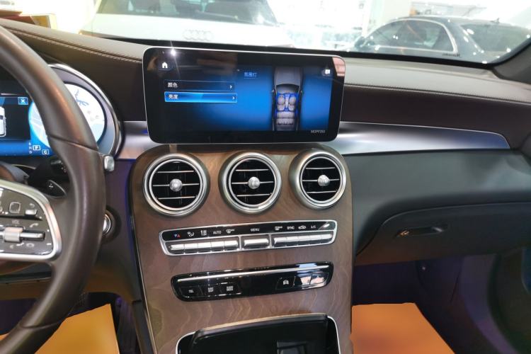 Used Mercedes-Benz GLC 2020 GLC 300 L 4MATIC Dynamic Edition Center Console