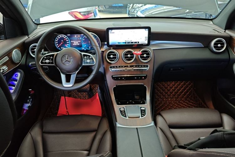 Used Mercedes-Benz GLC 2020 Facelift GLC 300 L 4MATIC Dynamic Edition Center Console