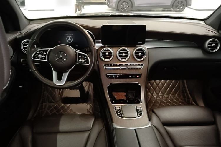 Used Mercedes-Benz GLC 2020 Facelift GLC 300 L 4MATIC Dynamic Edition Center Console