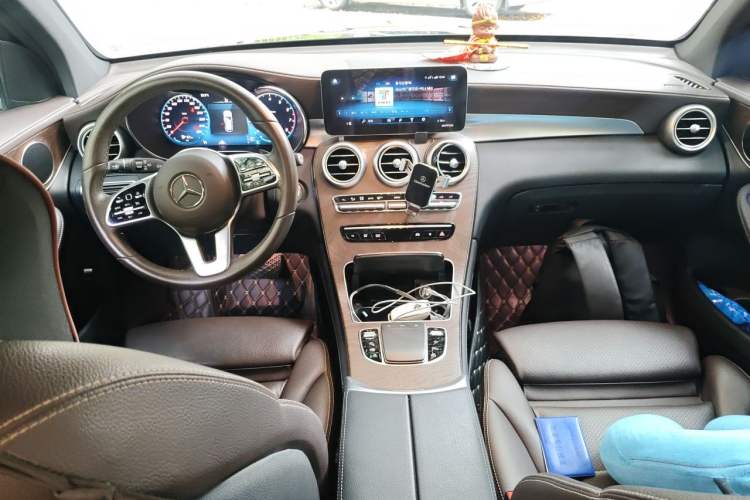 Used Mercedes-Benz GLC 2020 GLC 300 L 4MATIC Dynamic Edition Center Console