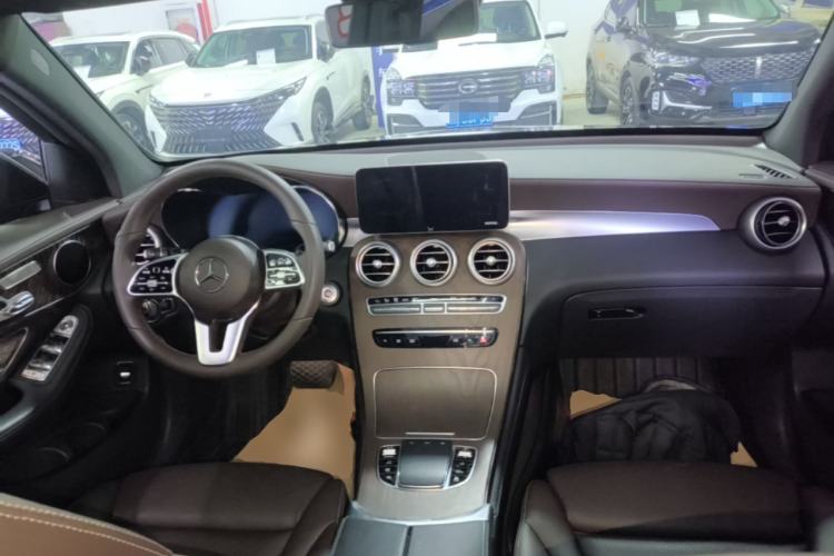 Used Mercedes-Benz GLC 2020 GLC 300 L 4MATIC Dynamic Edition Center Console