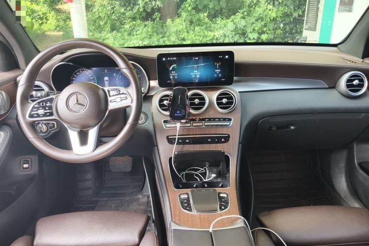 Used Mercedes-Benz GLC 2020 GLC 300 L 4MATIC Luxury Model Center Console