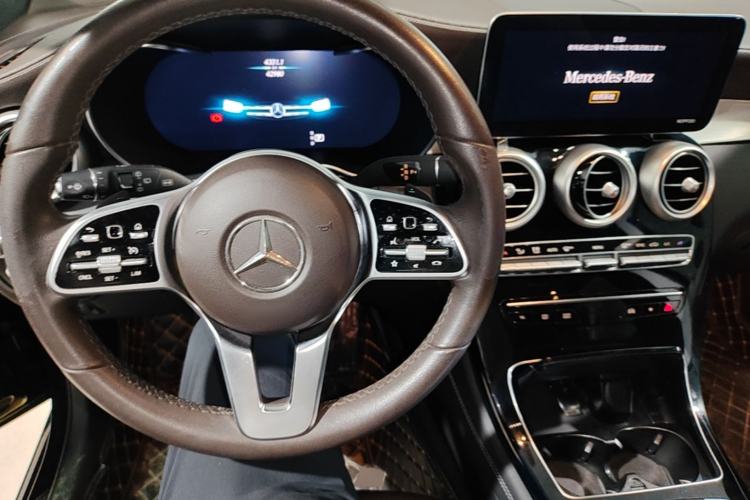 Used Mercedes-Benz GLC 2020 Facelifted GLC 260 L 4MATIC Dynamic Edition Center Console