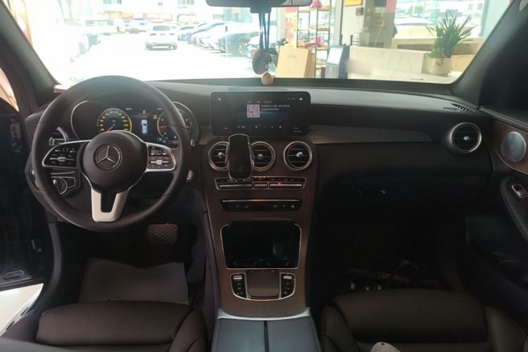 Used Mercedes-Benz GLC 2020 Facelift GLC 300 L 4MATIC Dynamic Edition Center Console
