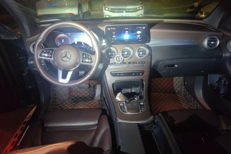 Used Mercedes-Benz GLC 2020 Facelift GLC 300 L 4MATIC Dynamic Edition Center Console