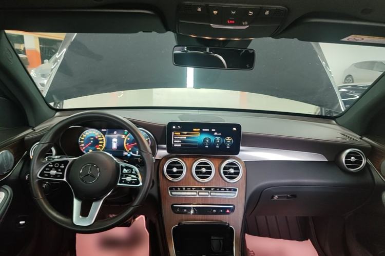Used Mercedes-Benz GLC 2020 GLC 300 L 4MATIC Luxury Model Center Console