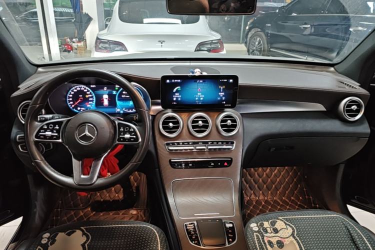 Used Mercedes-Benz GLC 2020 GLC 260 L 4MATIC Luxury Model Center Console
