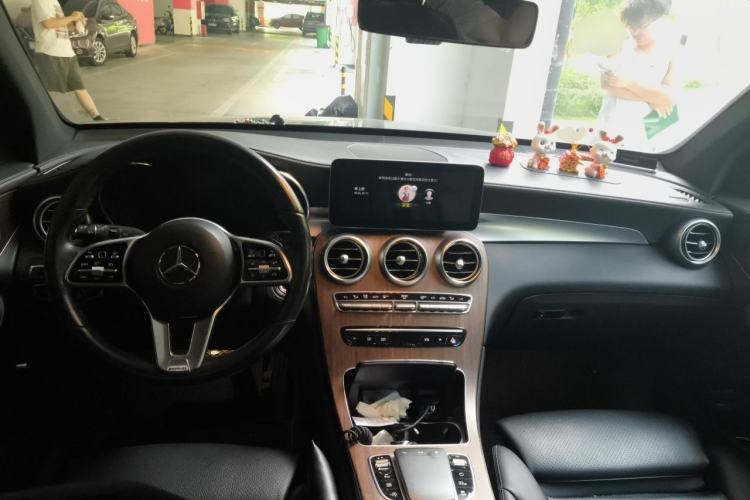 Used Mercedes-Benz GLC 2020 GLC 300 L 4MATIC Luxury Model Center Console