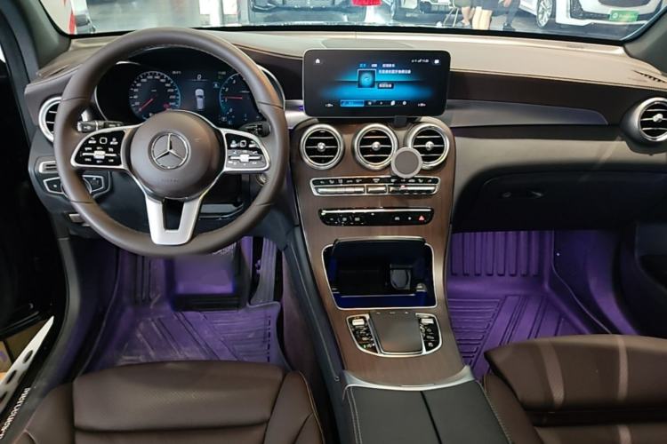 Used Mercedes-Benz GLC 2020 GLC 300 L 4MATIC Luxury Model Center Console