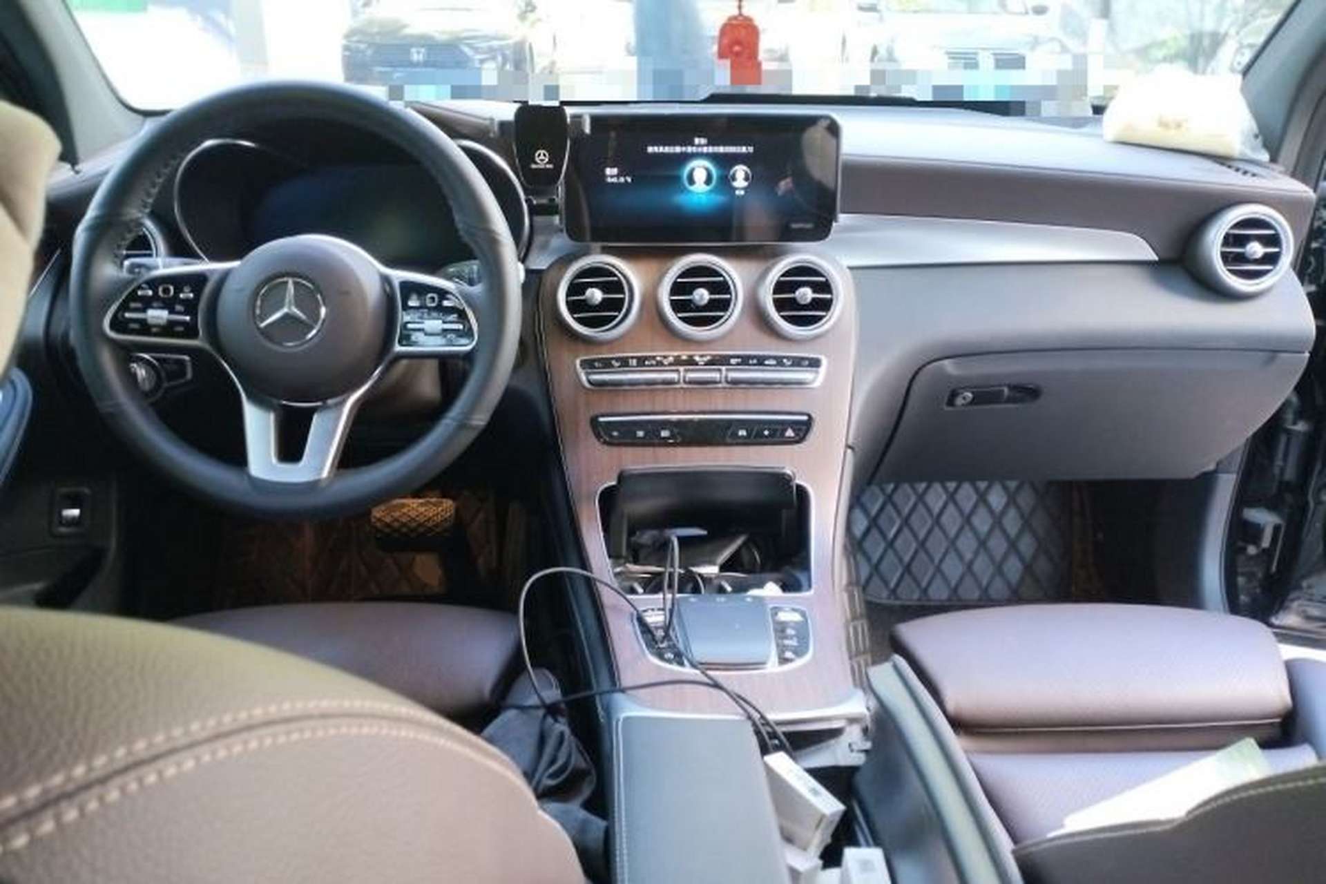 Used Mercedes-Benz GLC 2020 GLC 300 L 4MATIC Luxury Model Center Console