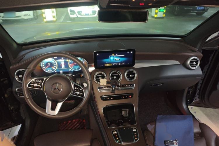 Used Mercedes-Benz GLC 2020 Facelift GLC 300 L 4MATIC Dynamic Edition Center Console