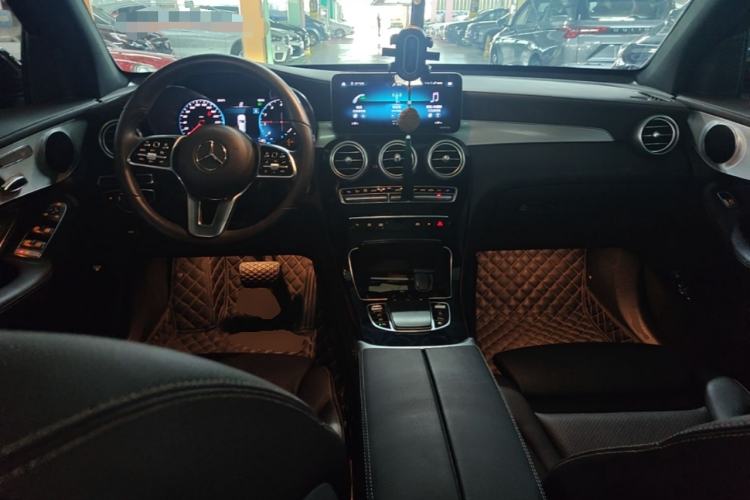 Used Mercedes-Benz GLC 2020 Facelifted GLC 260 L 4MATIC Dynamic Edition Center Console