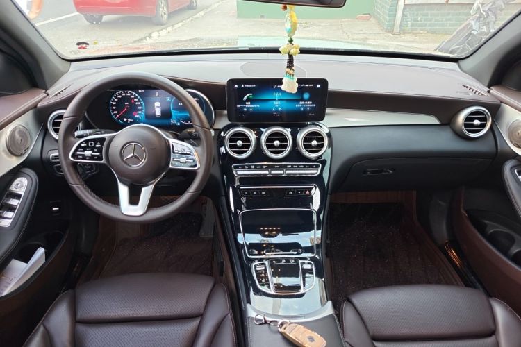 Used Mercedes-Benz GLC 2020 Facelifted GLC 260 L 4MATIC Dynamic Edition Center Console