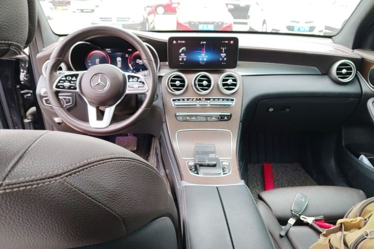 Used Mercedes-Benz GLC 2020 GLC 300 L 4MATIC Dynamic Edition Center Console