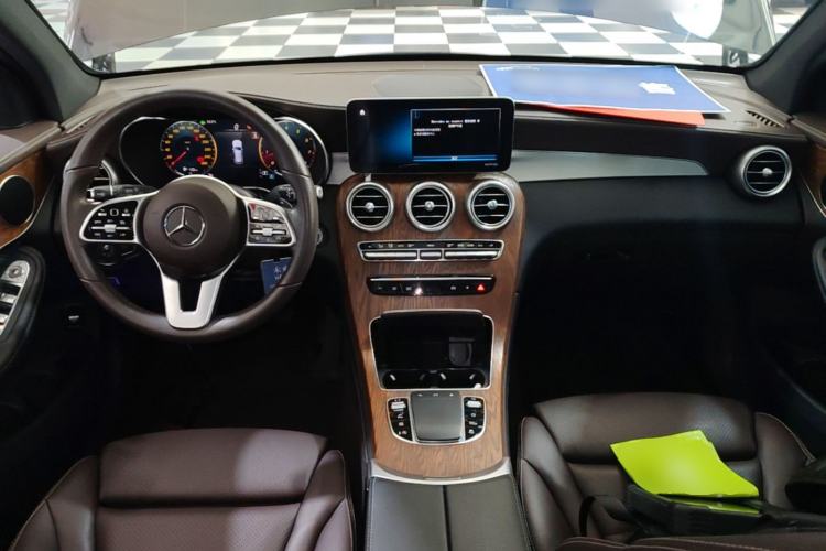 Used Mercedes-Benz GLC 2020 Facelifted GLC 260 L 4MATIC Dynamic Edition Center Console