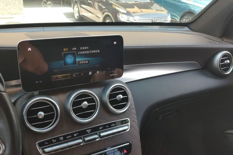 Used Mercedes-Benz GLC 2020 Facelift GLC 300 L 4MATIC Dynamic Edition Center Console