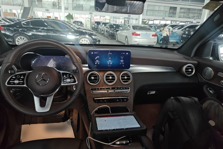 Used Mercedes-Benz GLC 2020 Facelift GLC 260 L 4MATIC Luxury Edition Center Console