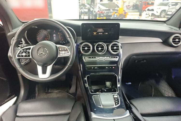 Used Mercedes-Benz GLC 2020 Facelifted GLC 260 L 4MATIC Dynamic Edition Center Console