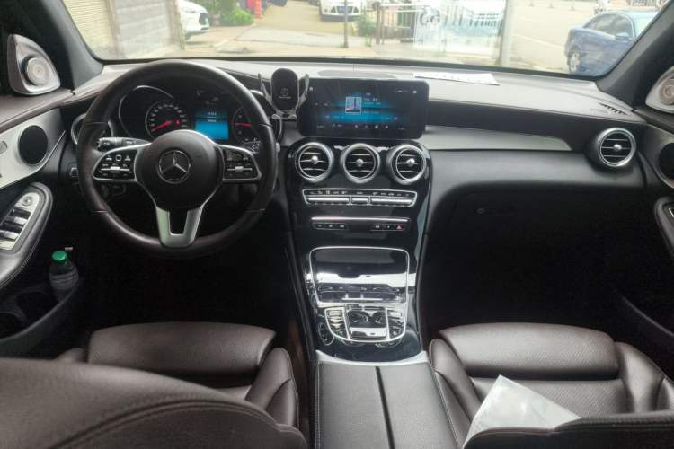 Used Mercedes-Benz GLC 2020 GLC 260 L 4MATIC Dynamic Model Center Console
