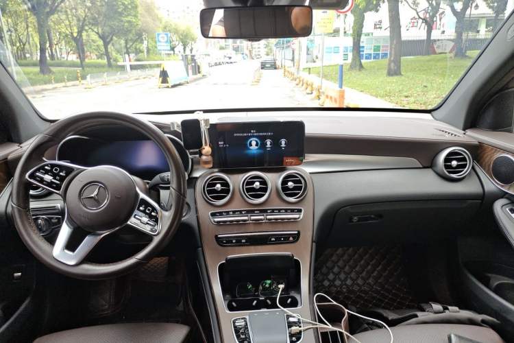 Used Mercedes-Benz GLC 2020 GLC 300 L 4MATIC Dynamic Edition Center Console