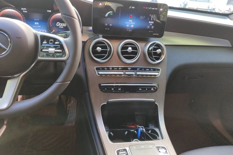 Used Mercedes-Benz GLC 2020 Facelift GLC 300 L 4MATIC Dynamic Edition Center Console