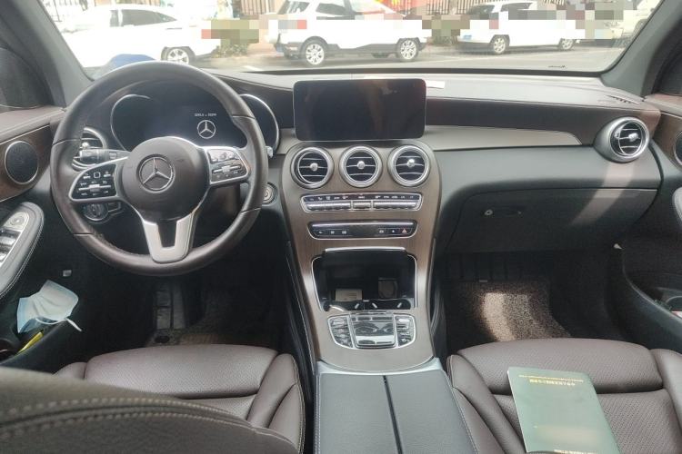 Used Mercedes-Benz GLC 2020 Facelifted GLC 260 L 4MATIC Dynamic Edition Center Console