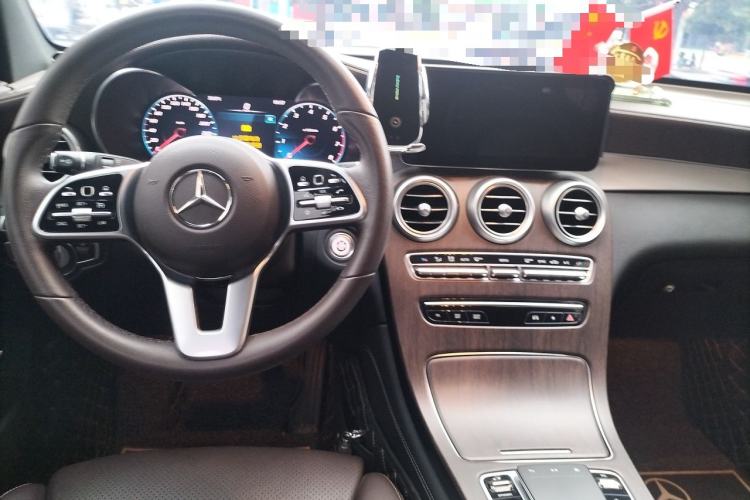 Used Mercedes-Benz GLC 2020 Facelifted GLC 260 L 4MATIC Dynamic Edition Center Console