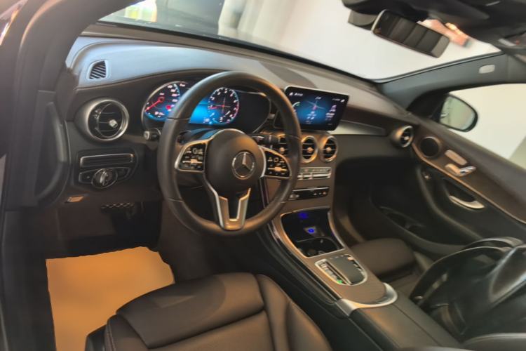 Used Mercedes-Benz GLC 2020 Facelift GLC 300 L 4MATIC Dynamic Edition Center Console