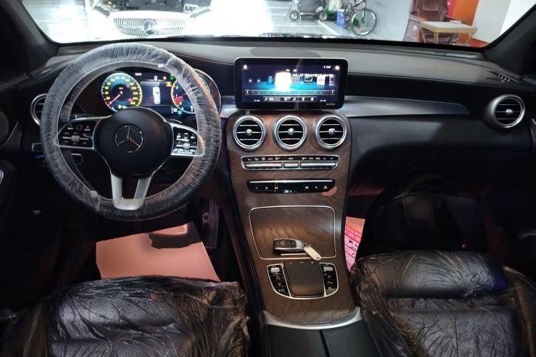 Used Mercedes-Benz GLC 2020 GLC 260 L 4MATIC Luxury Model Center Console