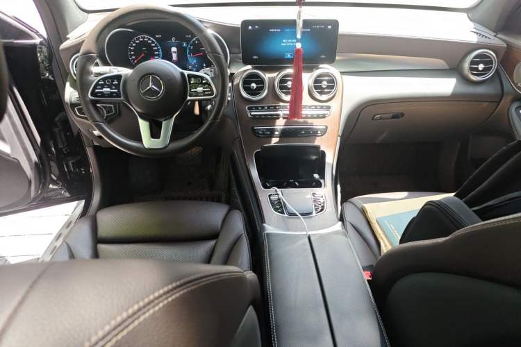 Used Mercedes-Benz GLC 2020 Facelifted GLC 300 L 4MATIC Luxury Edition Center Console