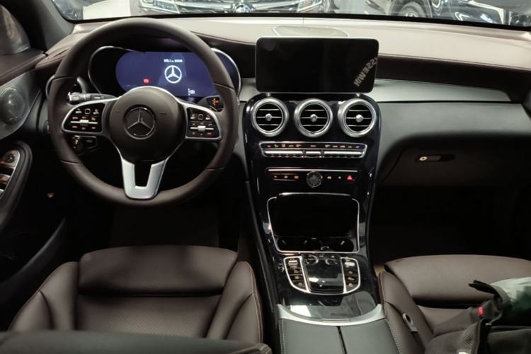 Used Mercedes-Benz GLC 2020 Facelifted GLC 260 L 4MATIC Dynamic Edition Center Console