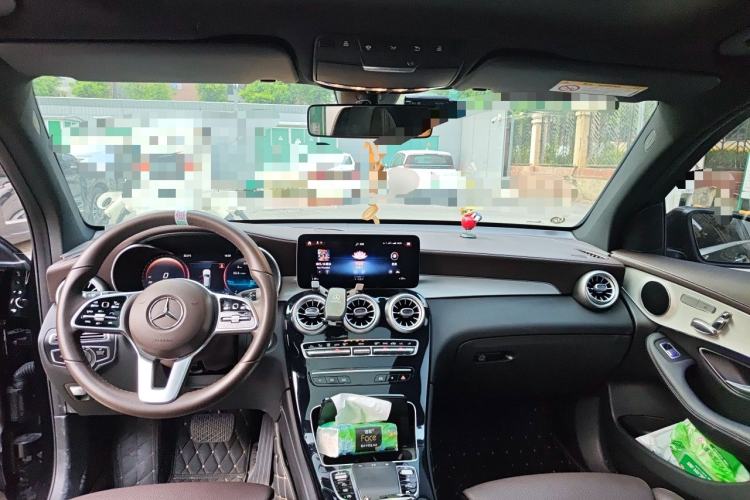 Used Mercedes-Benz GLC 2020 Facelifted GLC 260 L 4MATIC Dynamic Edition Center Console