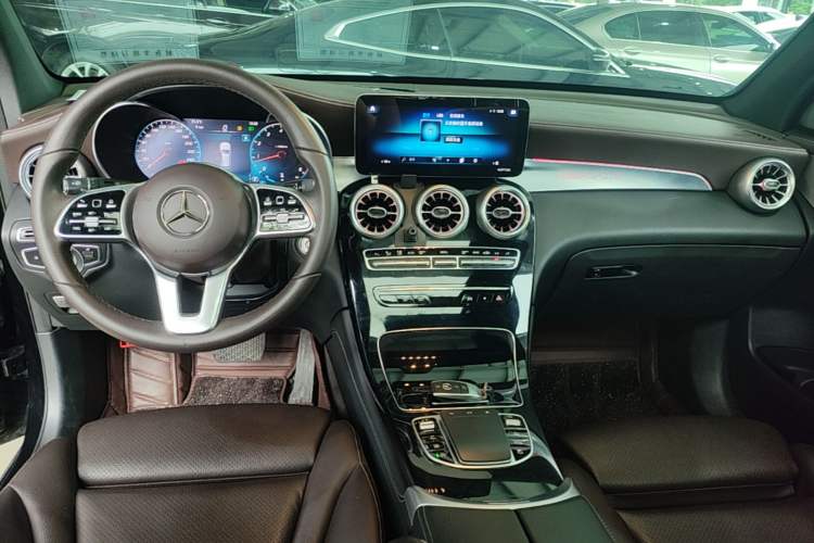 Used Mercedes-Benz GLC 2020 Facelifted GLC 260 L 4MATIC Dynamic Edition Center Console