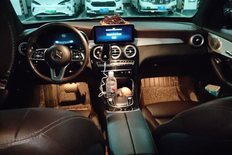 Used Mercedes-Benz GLC 2020 Facelifted GLC 260 L 4MATIC Dynamic Edition Center Console