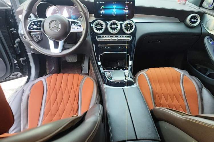 Used Mercedes-Benz GLC 2020 Facelifted GLC 260 L 4MATIC Dynamic Edition Center Console