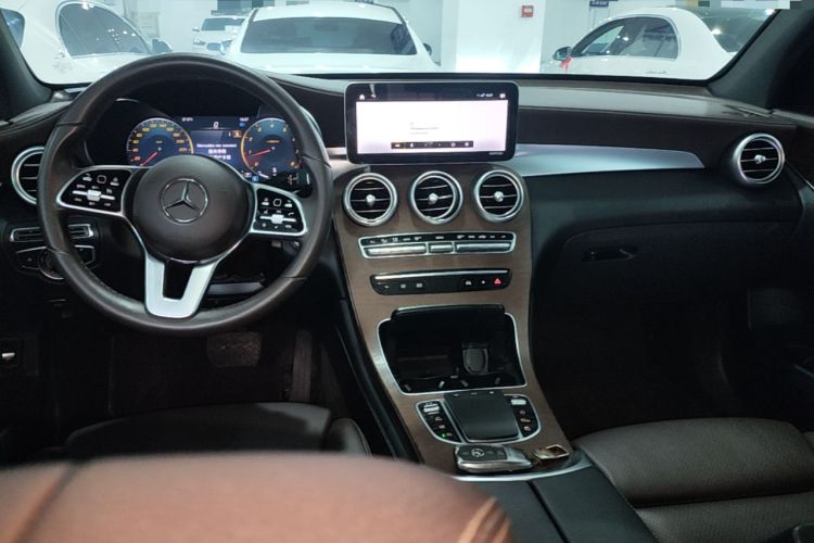 Used Mercedes-Benz GLC 2020 GLC 260 L 4MATIC Luxury Model Center Console