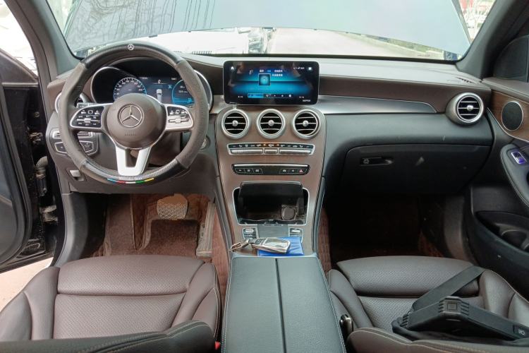 Used Mercedes-Benz GLC 2020 Facelift GLC 300 L 4MATIC Dynamic Edition Center Console