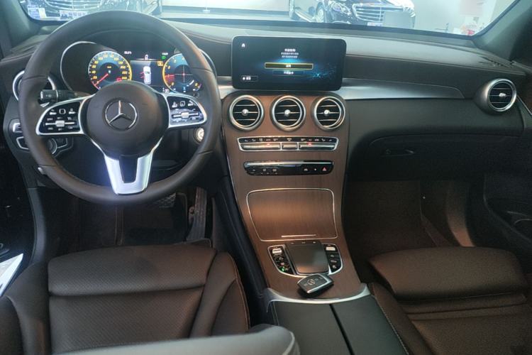 Used Mercedes-Benz GLC 2020 GLC 300 L 4MATIC Luxury Model Center Console