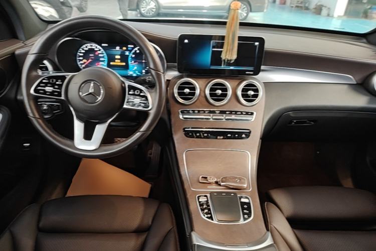 Used Mercedes-Benz GLC 2020 Facelift GLC 300 L 4MATIC Dynamic Edition Center Console