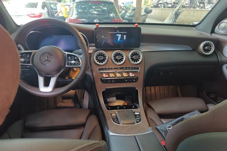Used Mercedes-Benz GLC 2020 Facelift GLC 260 L 4MATIC Luxury Edition Center Console