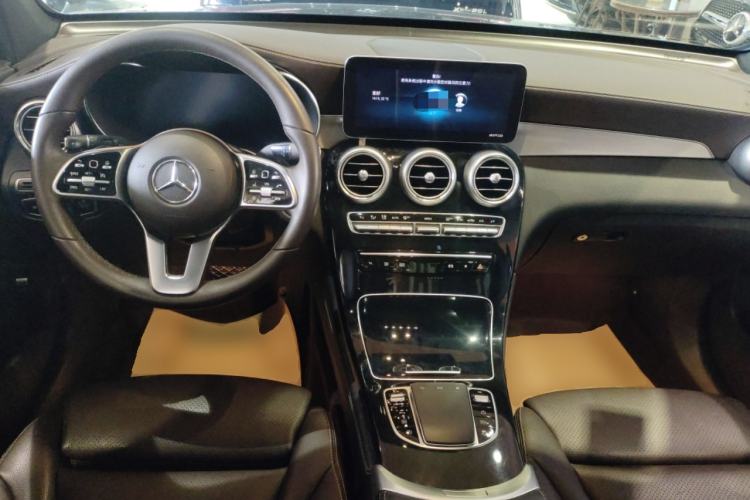 Used Mercedes-Benz GLC 2020 Facelifted GLC 260 L 4MATIC Dynamic Edition Center Console