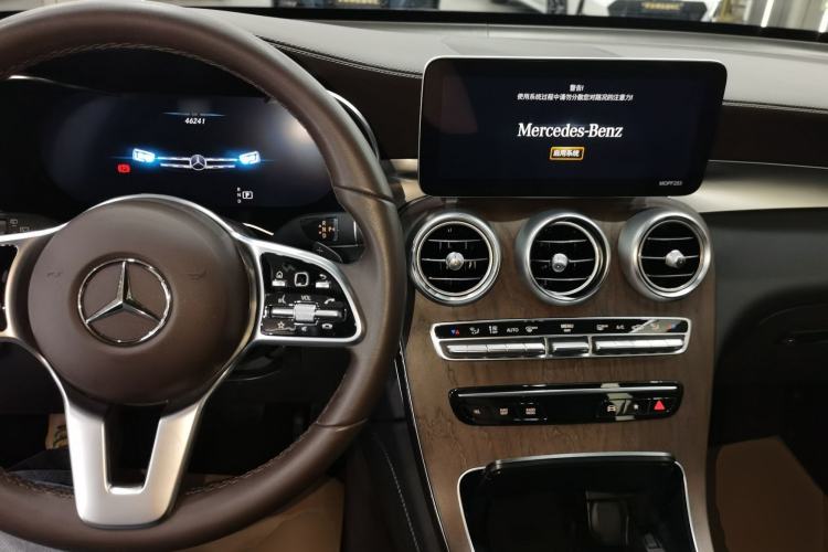 Used Mercedes-Benz GLC 2020 Facelift GLC 300 L 4MATIC Dynamic Edition Center Console