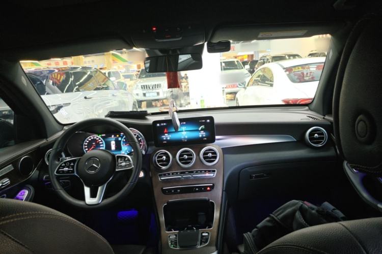 Used Mercedes-Benz GLC 2020 GLC 300 L 4MATIC Dynamic Edition Center Console