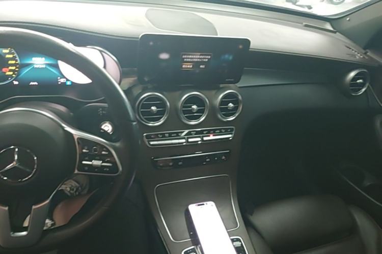 Used Mercedes-Benz GLC 2020 Facelift GLC 300 L 4MATIC Dynamic Edition Center Console
