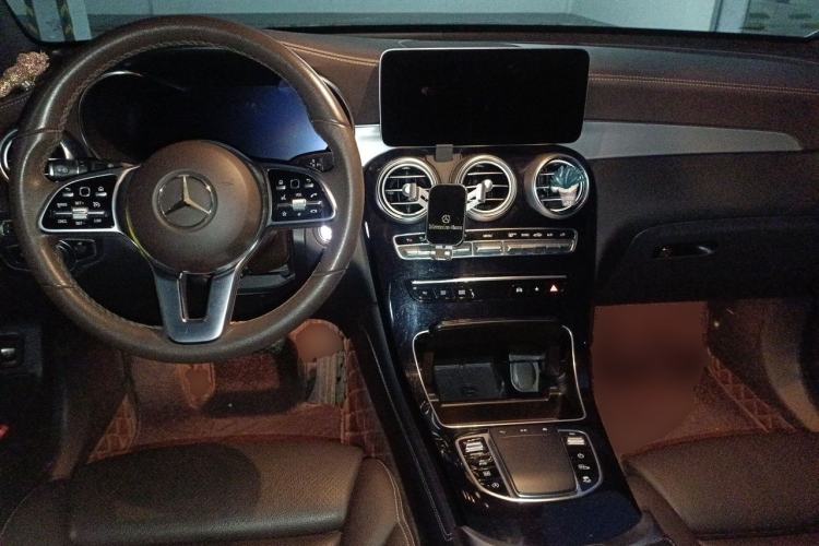 Used Mercedes-Benz GLC 2020 Facelifted GLC 260 L 4MATIC Dynamic Edition Center Console